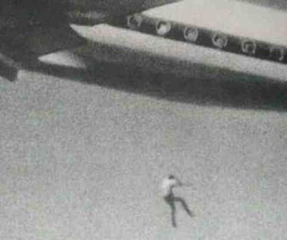 Keith-Sapsford-the-14-year-old-boy-who-fell-out-of-a-Japan-Airlines_a1