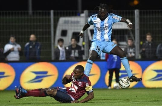 Marseille's French forward Bafetimbi Gomis (R) challenges Clermont's French defender Cedric Avinel (L) during the French League Cup football match between Clermont and Marseille at the Gabriel Montpied stadium in Clermont-Ferrand, central France, on October 26, 2016. / AFP PHOTO / THIERRY ZOCCOLAN