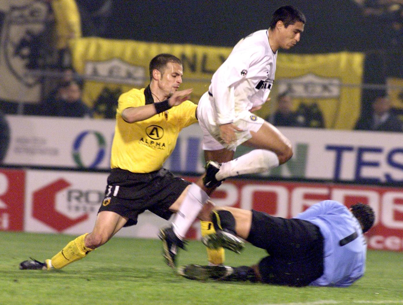 ÍÉÊÏËÁÉÄÇÓ / ÁÅÊ - ÉÍÔÅÑ (ÏÕÅÖÁ 2001)